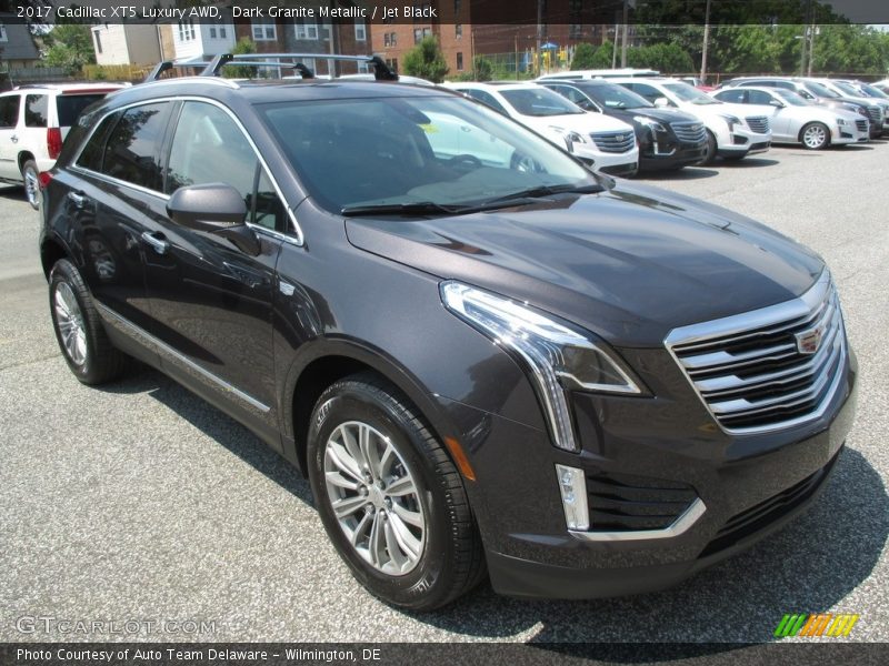 Front 3/4 View of 2017 XT5 Luxury AWD