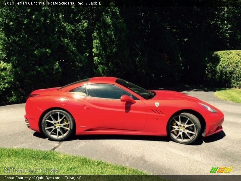 Rosso Scuderia (Red) / Sabbia 2010 Ferrari California