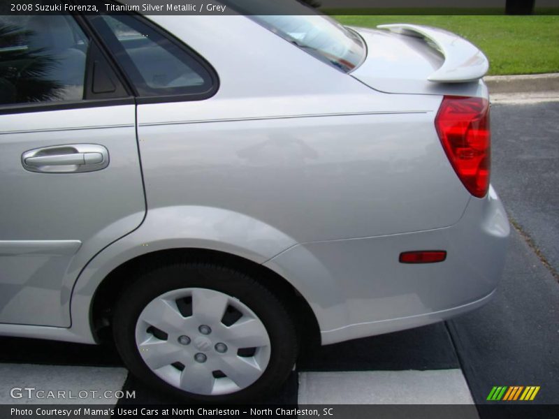 Titanium Silver Metallic / Grey 2008 Suzuki Forenza