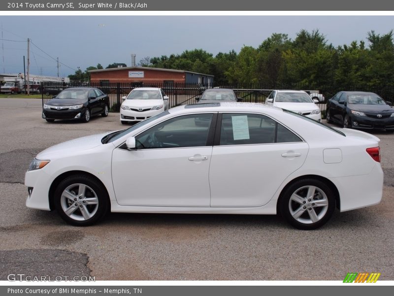 Super White / Black/Ash 2014 Toyota Camry SE