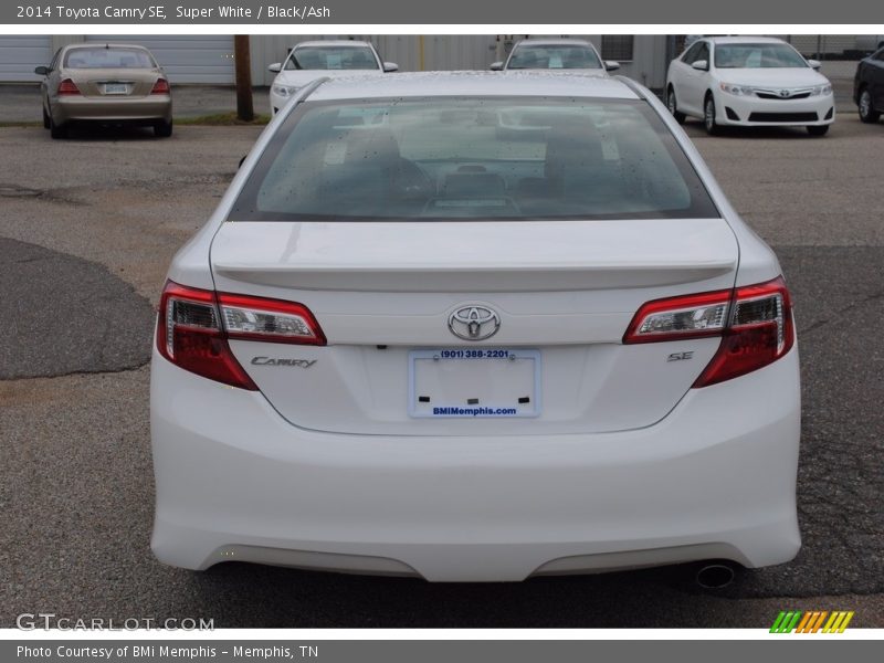 Super White / Black/Ash 2014 Toyota Camry SE