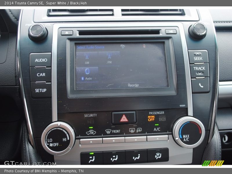 Super White / Black/Ash 2014 Toyota Camry SE