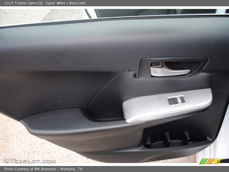 Super White / Black/Ash 2014 Toyota Camry SE