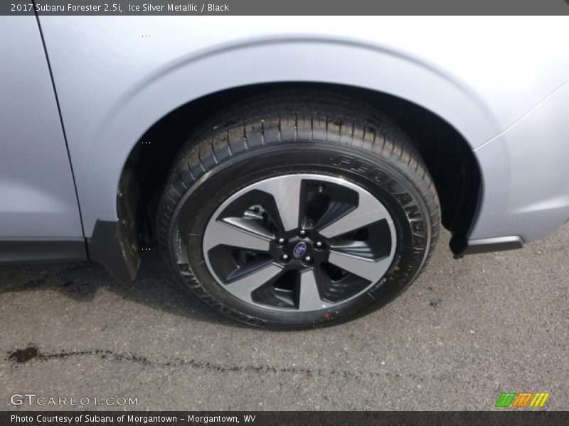 Ice Silver Metallic / Black 2017 Subaru Forester 2.5i