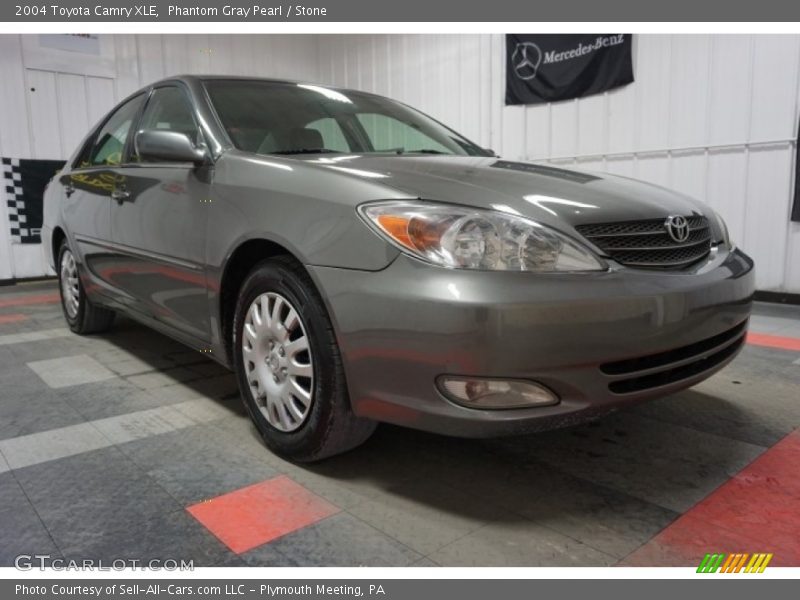 Phantom Gray Pearl / Stone 2004 Toyota Camry XLE