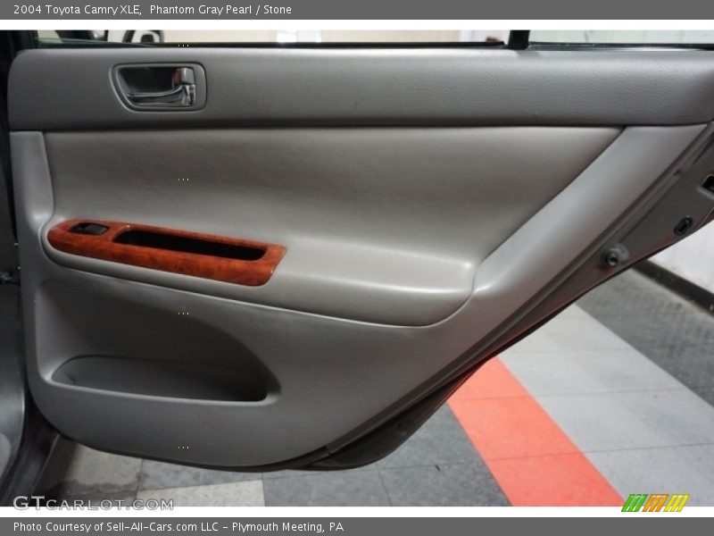 Phantom Gray Pearl / Stone 2004 Toyota Camry XLE
