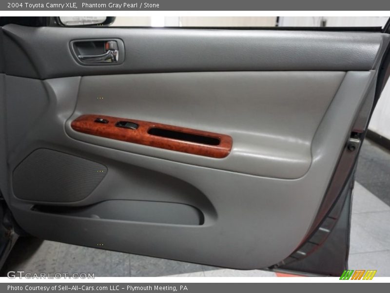 Phantom Gray Pearl / Stone 2004 Toyota Camry XLE