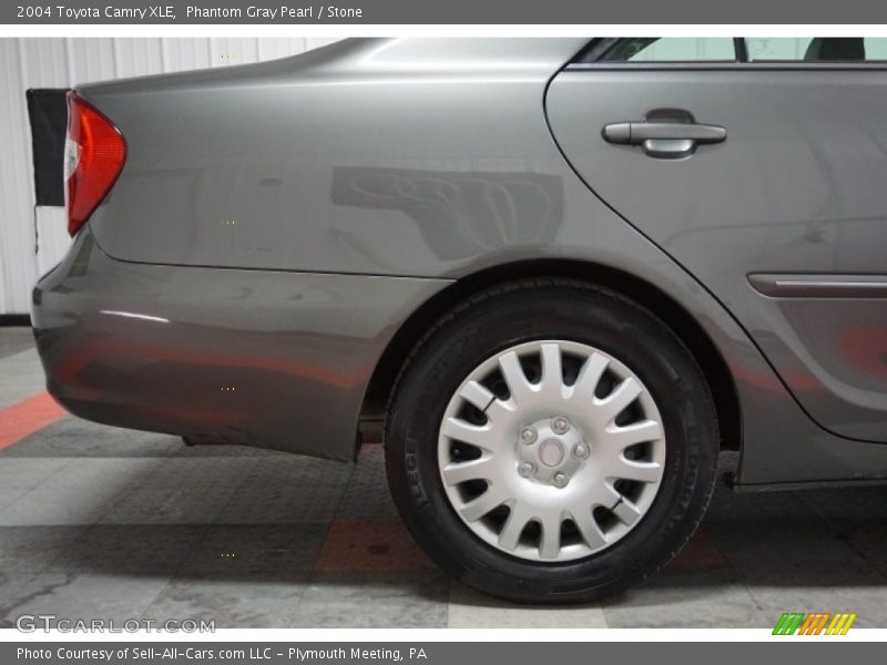 Phantom Gray Pearl / Stone 2004 Toyota Camry XLE