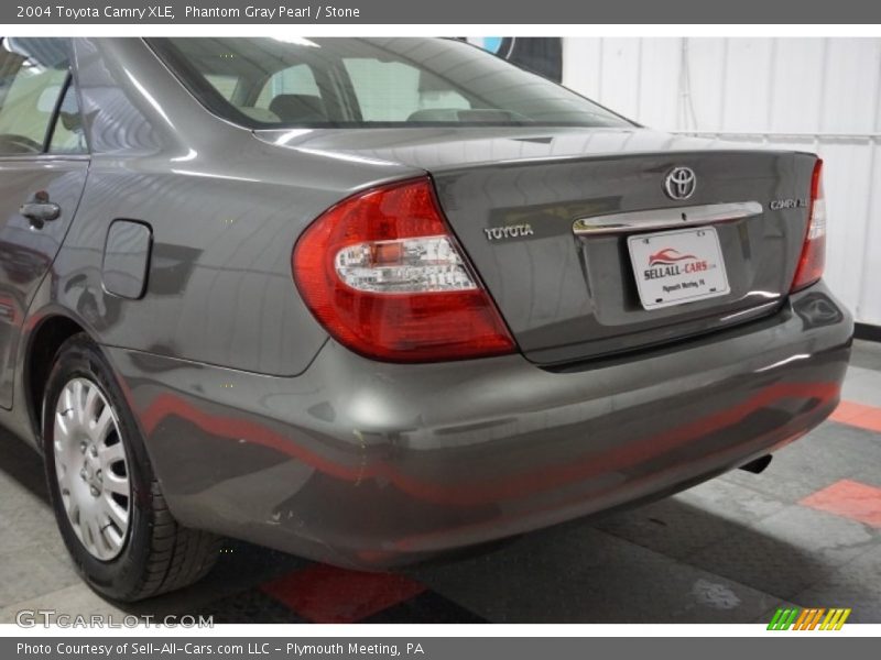 Phantom Gray Pearl / Stone 2004 Toyota Camry XLE