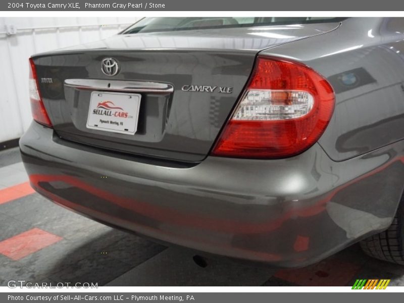 Phantom Gray Pearl / Stone 2004 Toyota Camry XLE