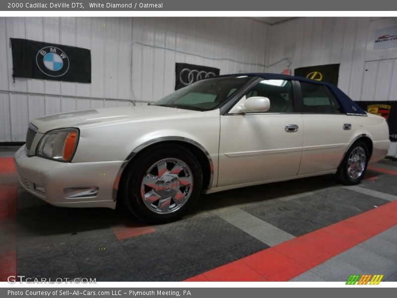 White Diamond / Oatmeal 2000 Cadillac DeVille DTS