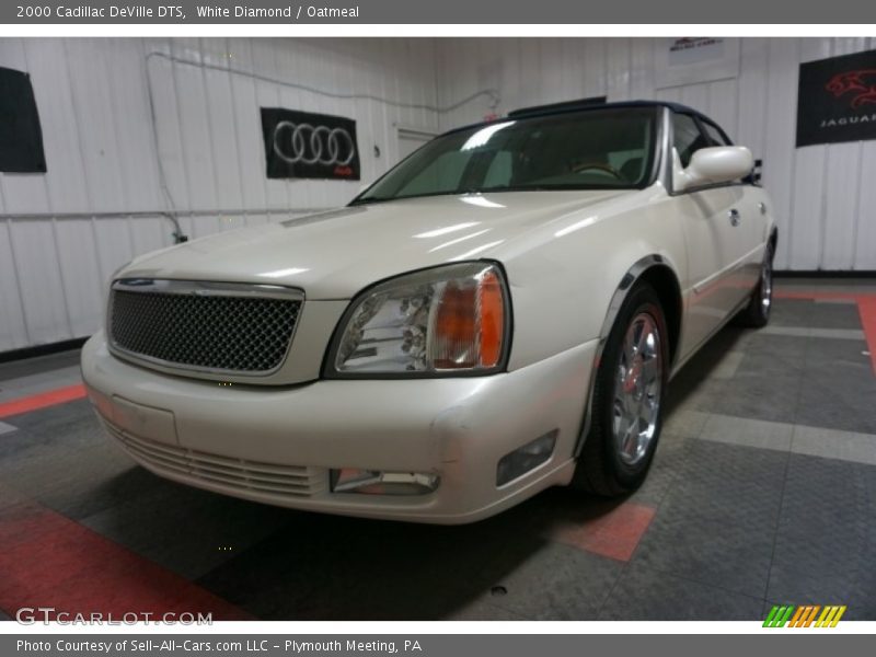 White Diamond / Oatmeal 2000 Cadillac DeVille DTS