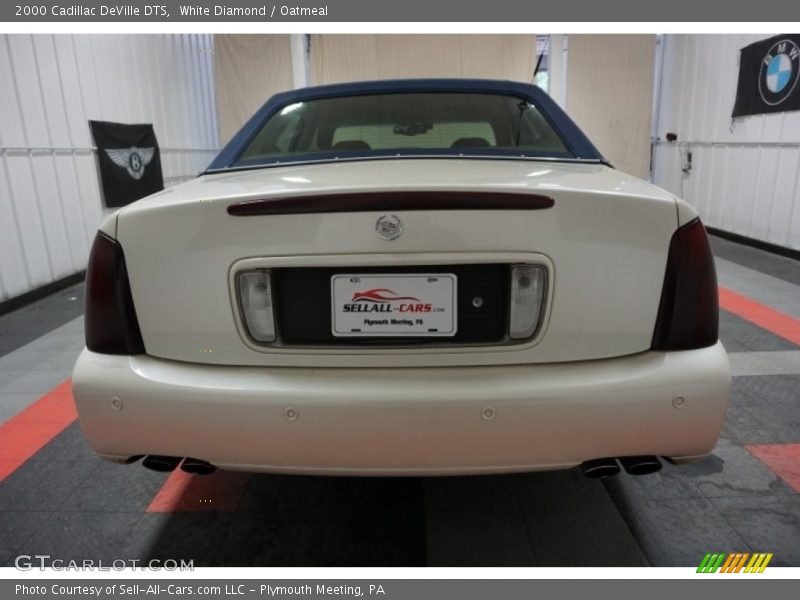 White Diamond / Oatmeal 2000 Cadillac DeVille DTS
