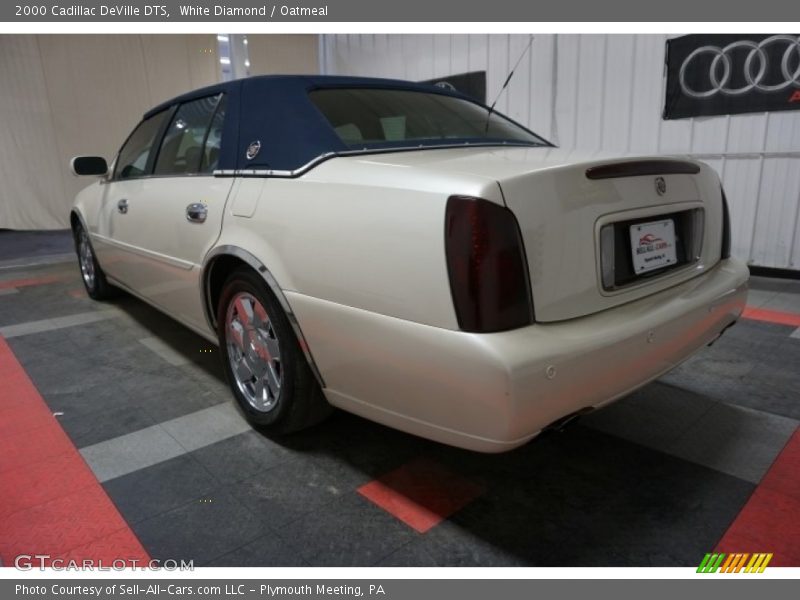 White Diamond / Oatmeal 2000 Cadillac DeVille DTS