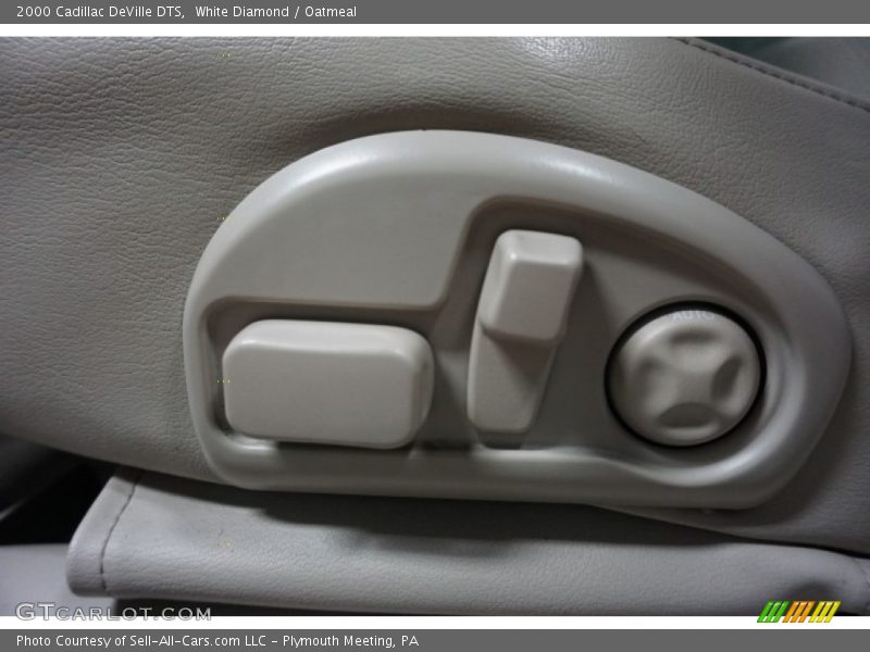 White Diamond / Oatmeal 2000 Cadillac DeVille DTS