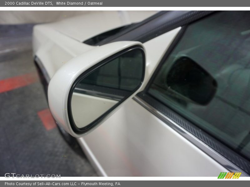 White Diamond / Oatmeal 2000 Cadillac DeVille DTS