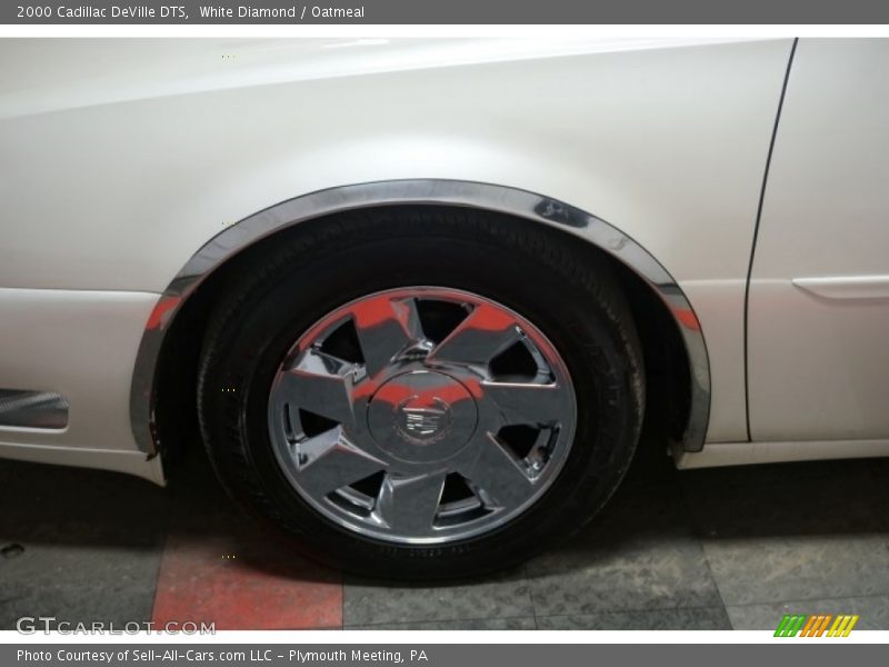 White Diamond / Oatmeal 2000 Cadillac DeVille DTS
