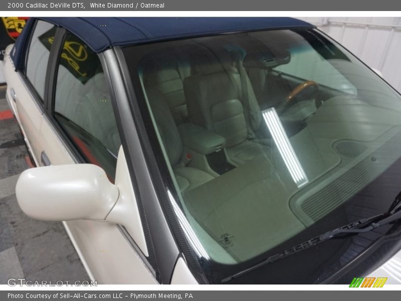 White Diamond / Oatmeal 2000 Cadillac DeVille DTS