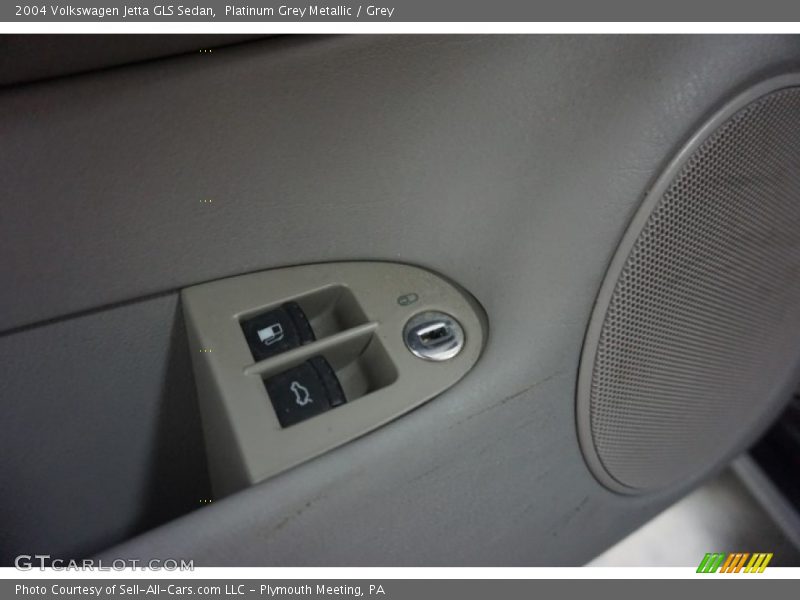 Platinum Grey Metallic / Grey 2004 Volkswagen Jetta GLS Sedan