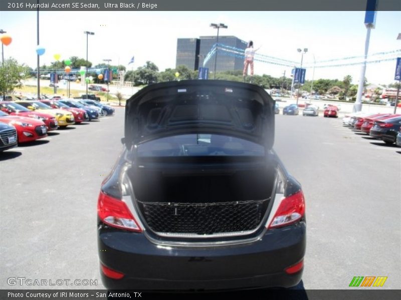 Ultra Black / Beige 2016 Hyundai Accent SE Sedan