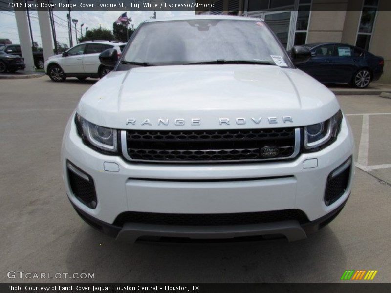 Fuji White / Espresso/Almond 2016 Land Rover Range Rover Evoque SE