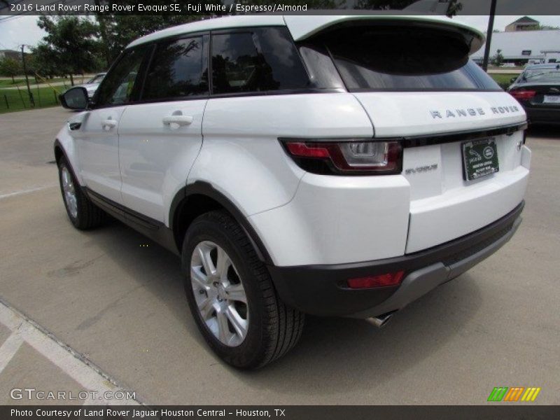 Fuji White / Espresso/Almond 2016 Land Rover Range Rover Evoque SE
