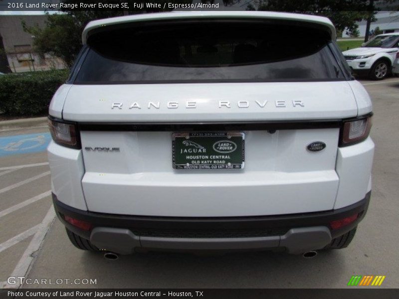 Fuji White / Espresso/Almond 2016 Land Rover Range Rover Evoque SE