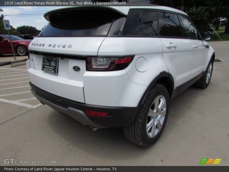 Fuji White / Espresso/Almond 2016 Land Rover Range Rover Evoque SE