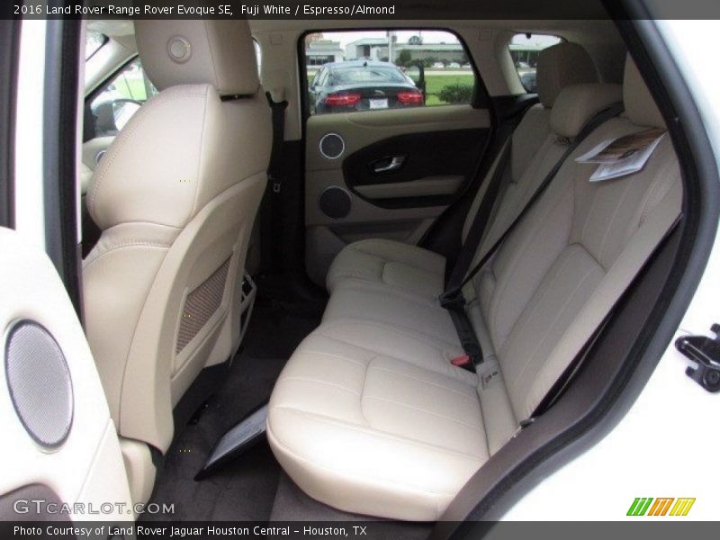 Fuji White / Espresso/Almond 2016 Land Rover Range Rover Evoque SE