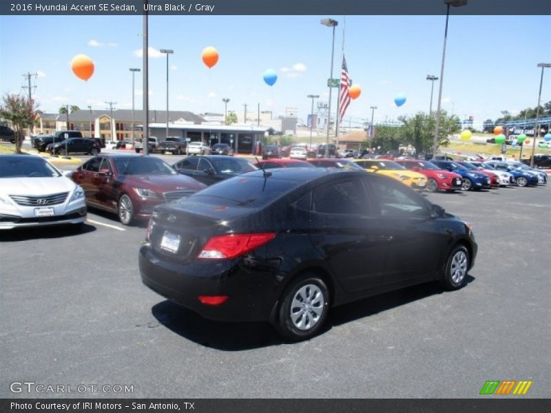 Ultra Black / Gray 2016 Hyundai Accent SE Sedan