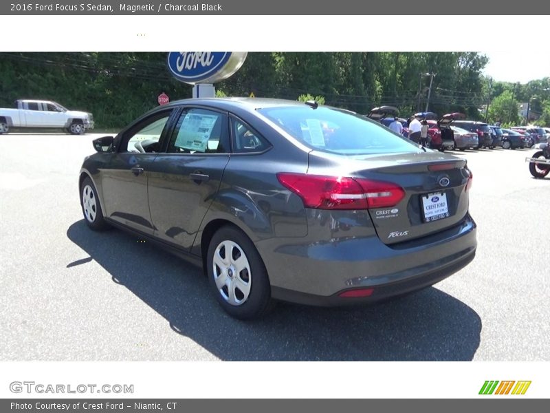 Magnetic / Charcoal Black 2016 Ford Focus S Sedan