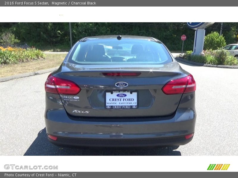 Magnetic / Charcoal Black 2016 Ford Focus S Sedan