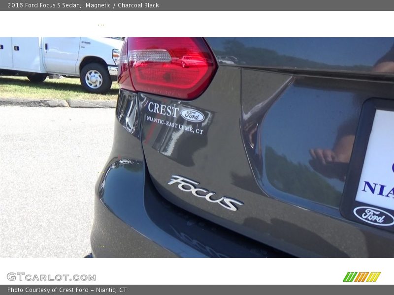 Magnetic / Charcoal Black 2016 Ford Focus S Sedan