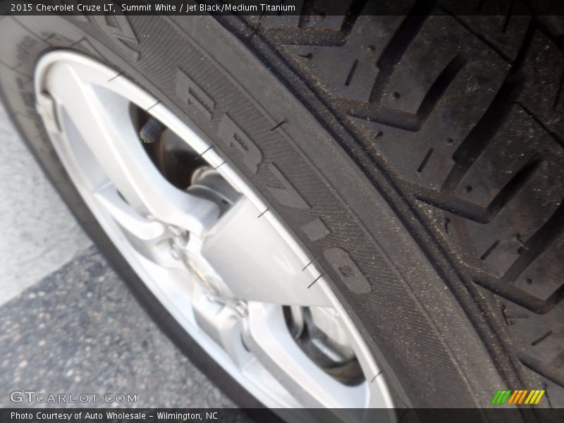 Summit White / Jet Black/Medium Titanium 2015 Chevrolet Cruze LT