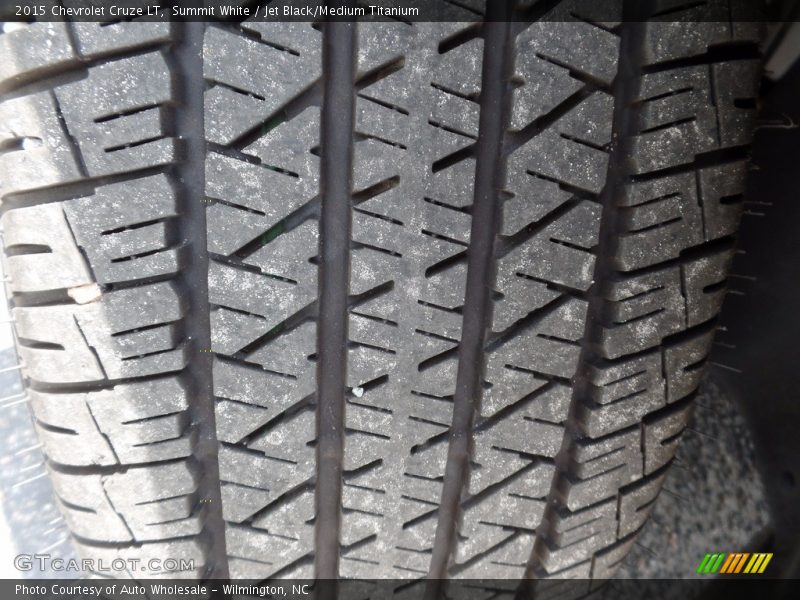 Summit White / Jet Black/Medium Titanium 2015 Chevrolet Cruze LT