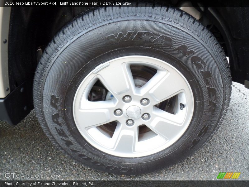 Light Sandstone Pearl / Dark Slate Gray 2010 Jeep Liberty Sport 4x4