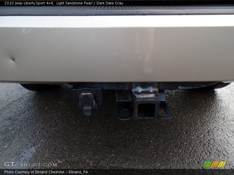 Light Sandstone Pearl / Dark Slate Gray 2010 Jeep Liberty Sport 4x4