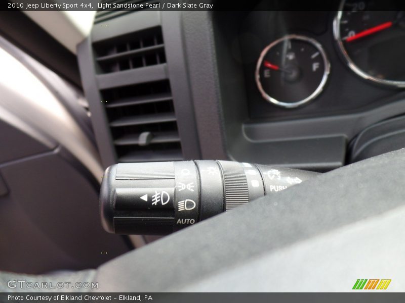 Light Sandstone Pearl / Dark Slate Gray 2010 Jeep Liberty Sport 4x4