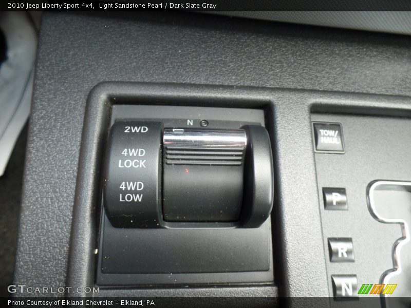 Light Sandstone Pearl / Dark Slate Gray 2010 Jeep Liberty Sport 4x4