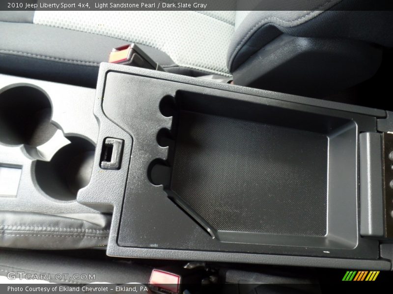 Light Sandstone Pearl / Dark Slate Gray 2010 Jeep Liberty Sport 4x4