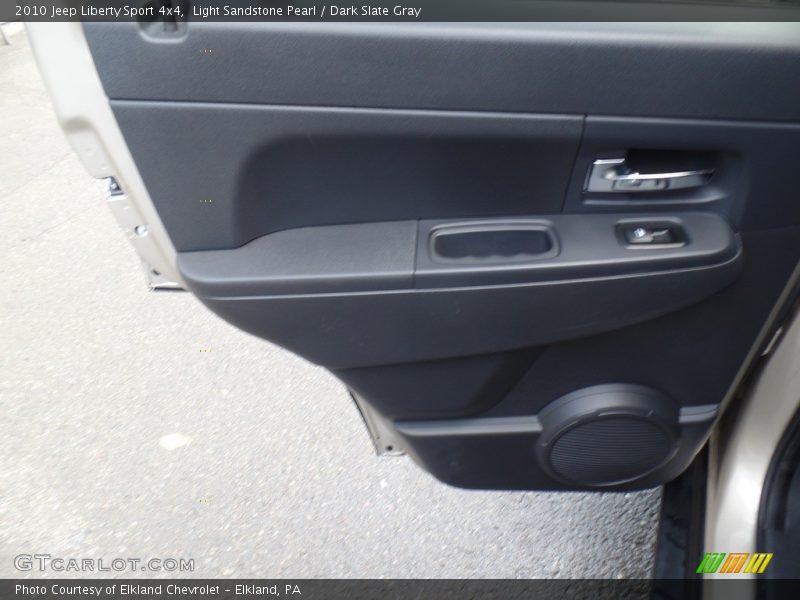 Light Sandstone Pearl / Dark Slate Gray 2010 Jeep Liberty Sport 4x4