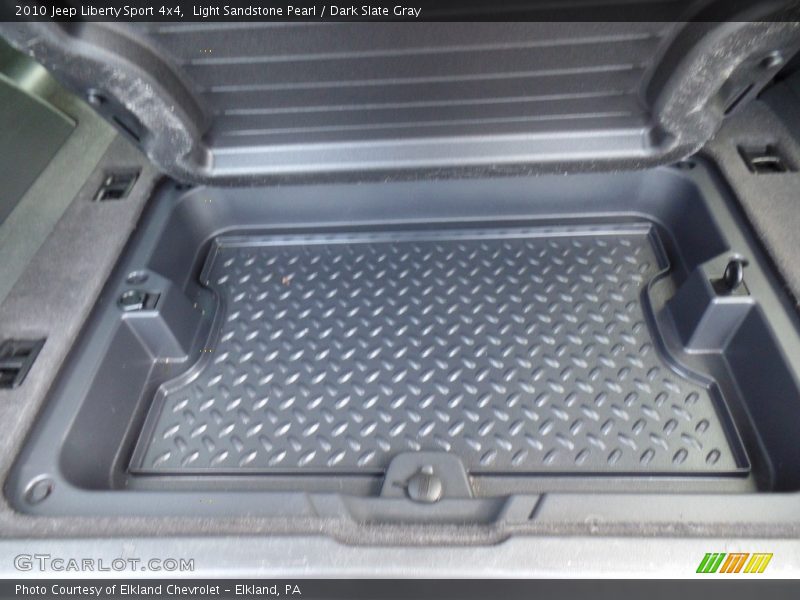 Light Sandstone Pearl / Dark Slate Gray 2010 Jeep Liberty Sport 4x4