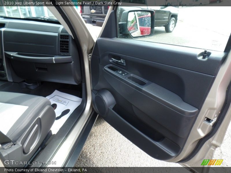 Light Sandstone Pearl / Dark Slate Gray 2010 Jeep Liberty Sport 4x4