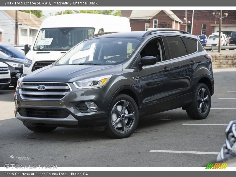 Magnetic / Charcoal Black 2017 Ford Escape SE 4WD