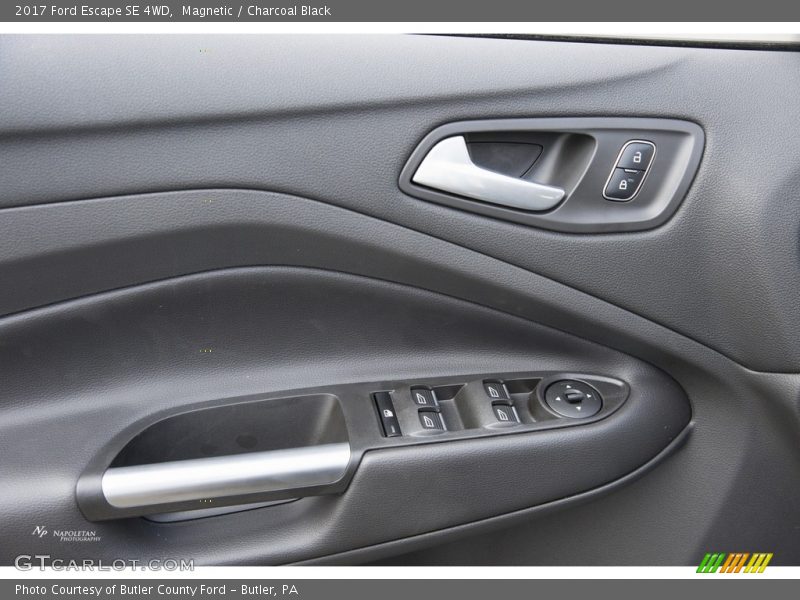 Magnetic / Charcoal Black 2017 Ford Escape SE 4WD