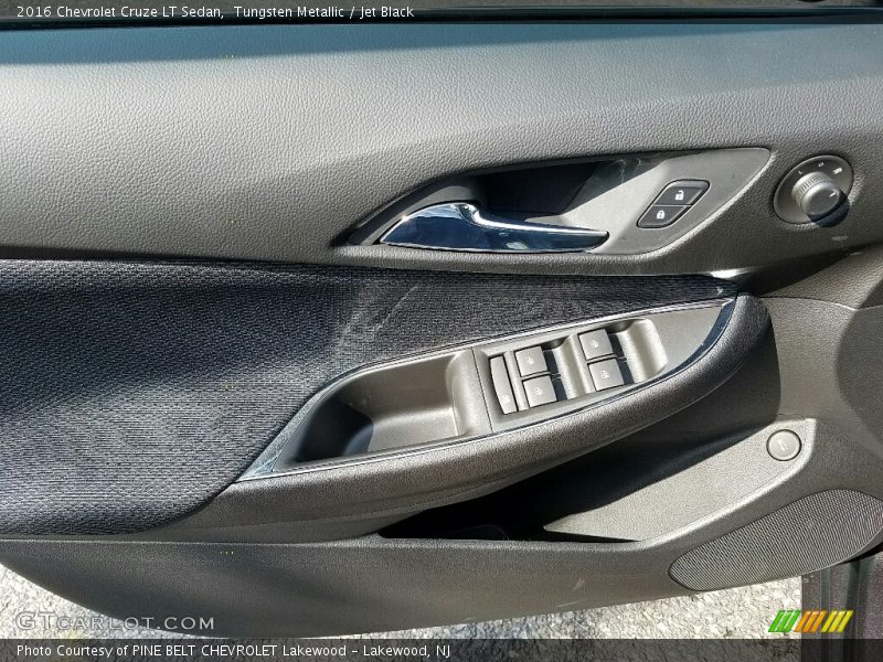 Tungsten Metallic / Jet Black 2016 Chevrolet Cruze LT Sedan