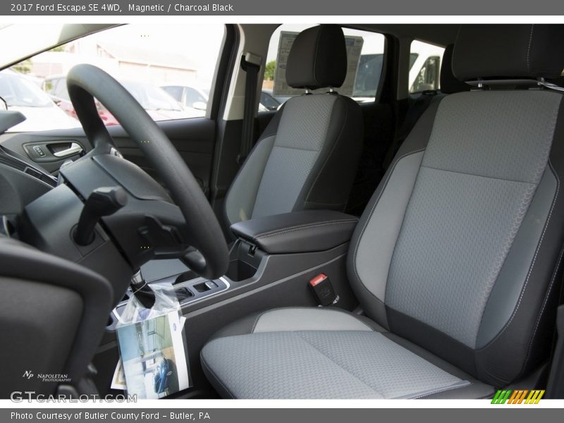 Magnetic / Charcoal Black 2017 Ford Escape SE 4WD