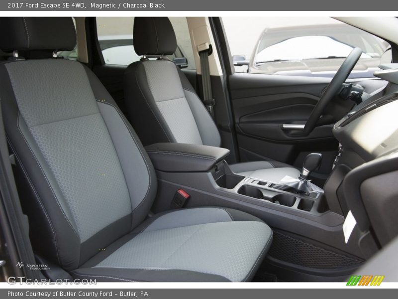 Magnetic / Charcoal Black 2017 Ford Escape SE 4WD