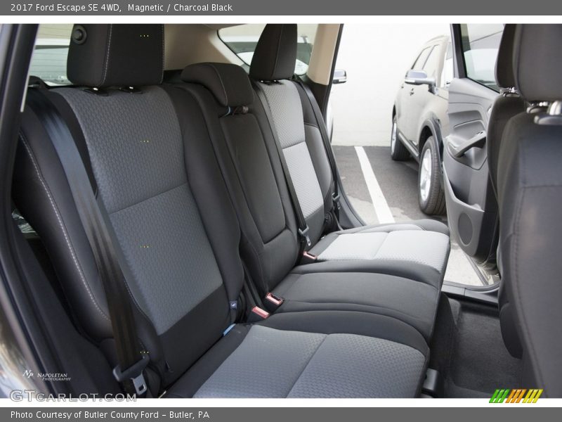 Magnetic / Charcoal Black 2017 Ford Escape SE 4WD