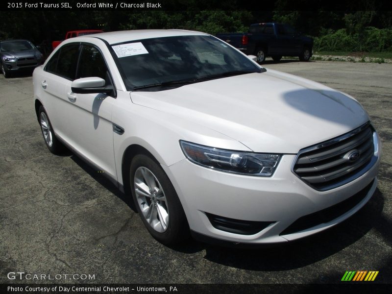 Oxford White / Charcoal Black 2015 Ford Taurus SEL
